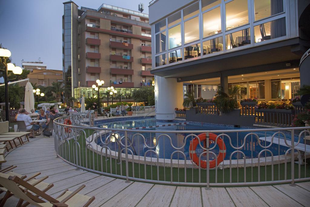 Hotel Meripol Alba Adriatica Exterior photo